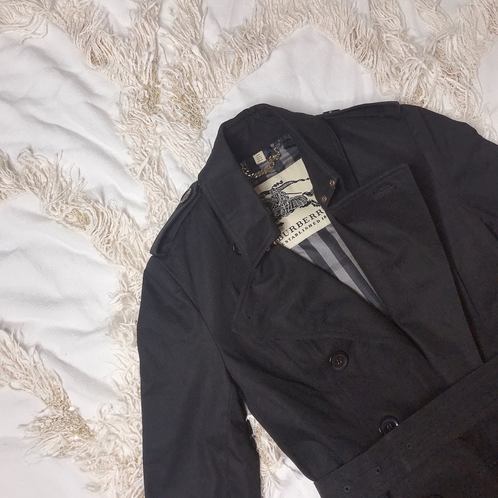 BURBERRY Classic Black Double Breasted Trench 💕💕